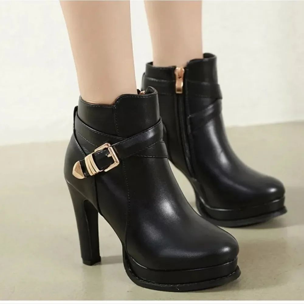 TOP MODA ROUND TOE HIGH HEEL BLOCK ANKLE BOOTS